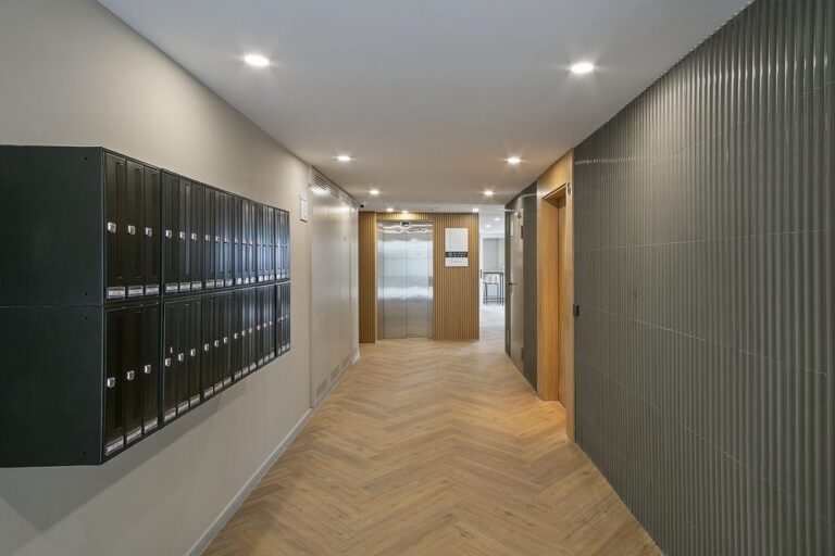 Proyecto de instalaciones integrales en promoción residencial en Terrassa (Barcelona) por BENMITSU