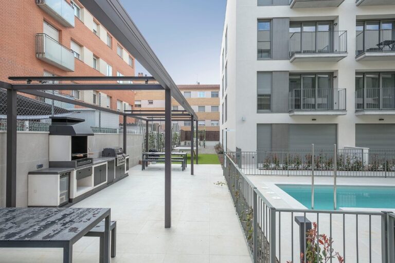 Proyecto de instalaciones integrales en promoción residencial en Terrassa (Barcelona) por BENMITSU