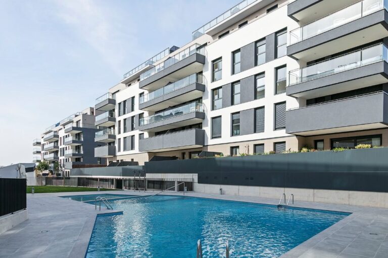 Proyecto de instalaciones integrales en promoción residencial en Vilanova i la Geltrú (Barcelona) por BENMITSU