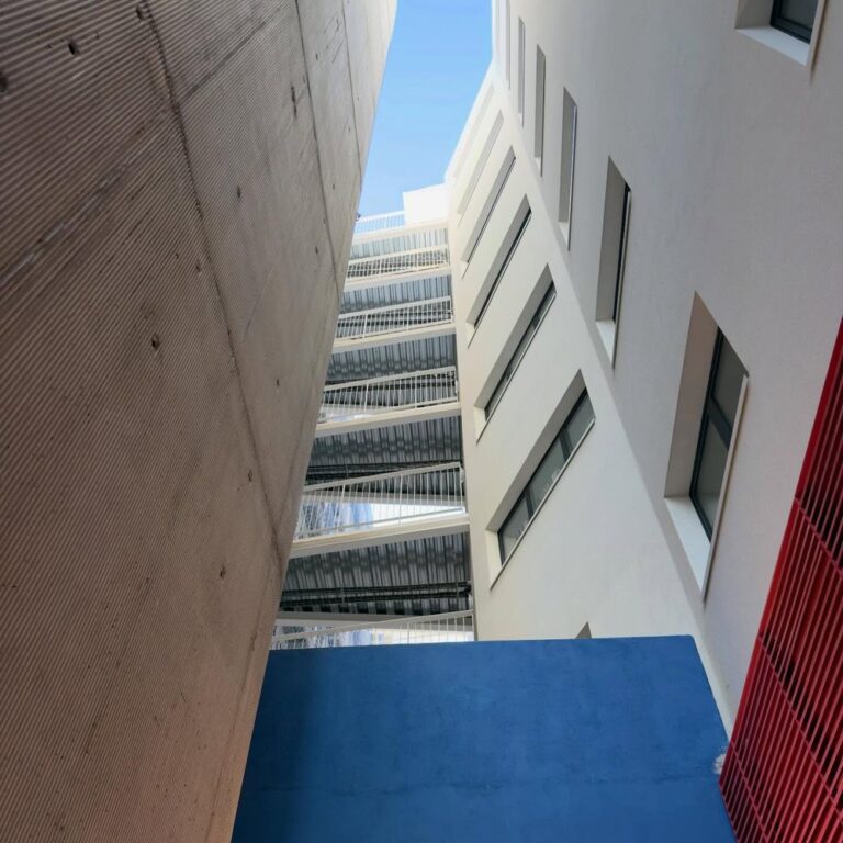 Instalaciones integrales en promoción residencial en Sant Boi de Llobregat (Barcelona) por BENMITSU