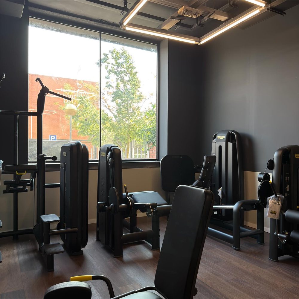 Instalaciones integrales en centro deportivo SynerGym en El Prat de Llobregat (Barcelona) por BENMITSU