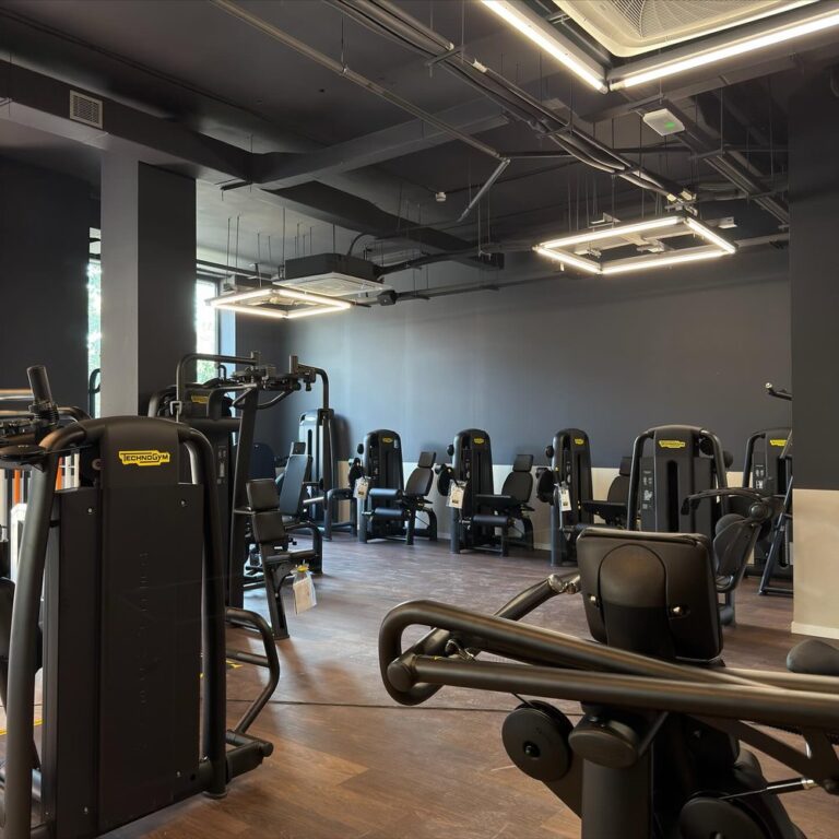 Instalaciones integrales en centro deportivo SynerGym en El Prat de Llobregat (Barcelona) por BENMITSU