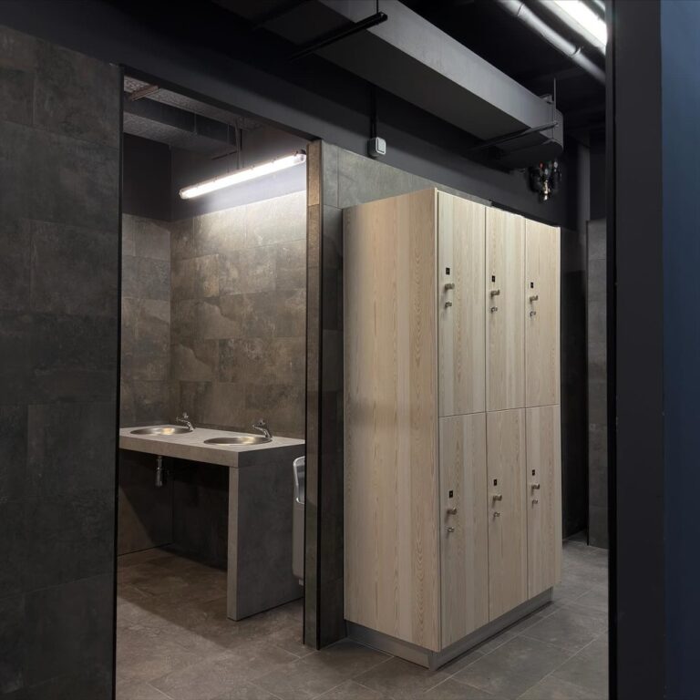 Instalaciones integrales en centro deportivo SynerGym en El Prat de Llobregat (Barcelona) por BENMITSU