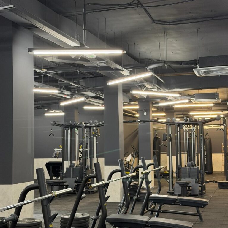 Instalaciones integrales en centro deportivo SynerGym en El Prat de Llobregat (Barcelona) por BENMITSU